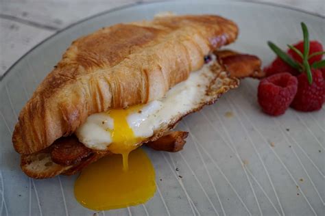 Easy Bacon Egg And Cheese Sandwich Jz Eats