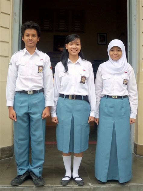 Baju Sekolah Indonesia Homecare24