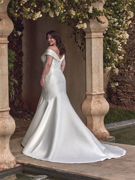 Pronovias Avonia Simple Mikado Mermaid Wedding Dress Malaysia