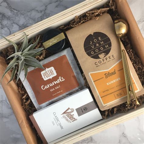 비누꽃 플라워박스 flower box with soap flower. Coffee & Sweets Box | Coffee gifts, Corporate gifts, Coffee
