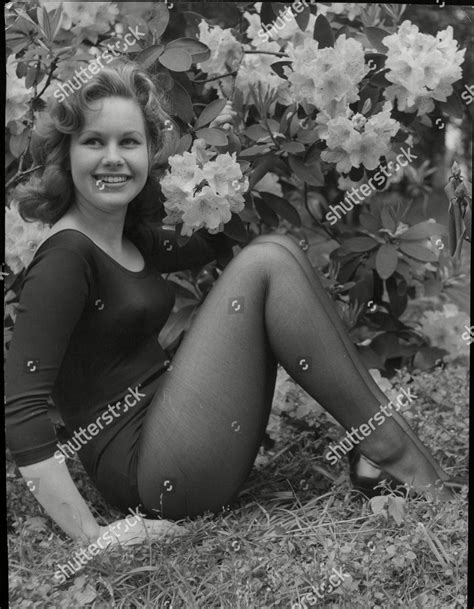 「suzanna leigh actress leotard 1961」のエディトリアル写真素材 ‐ 画像素材 shutterstock
