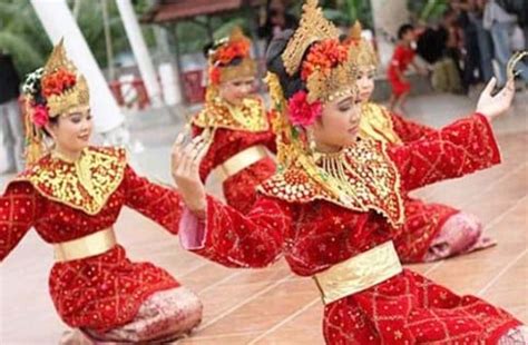 Tari kontemporer maluku choreo by : Sebutkan 4 Contoh Tari Tunggal Tradisional - Aneka Seni dan Budaya