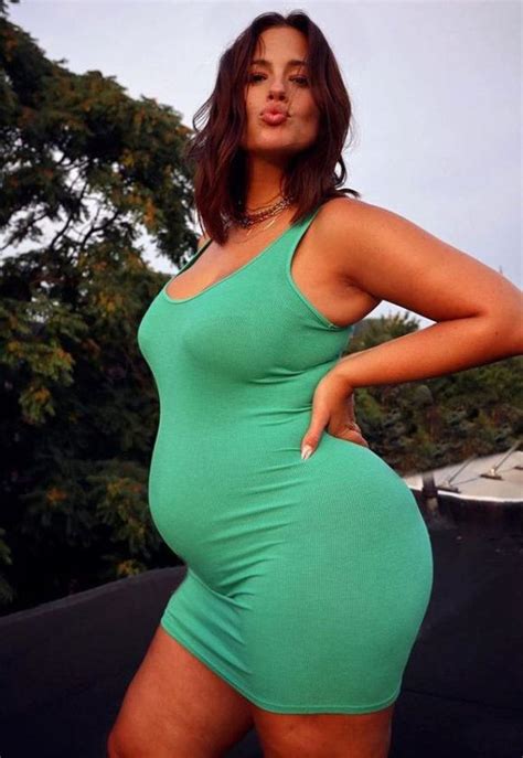 ashley graham flaunts pregnancy photo naijavibe