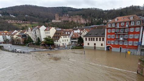 Volgens de politie gaat het. Problemen in Duitsland door hoogwater | NOS
