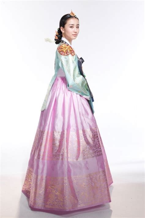 Korean Queen In Royal Hanbok Movie Costume Korean Hanbok Korean Dress