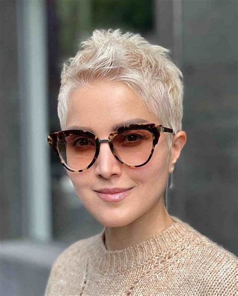 The Perfect Pixie Cut For Women With Oval Faces Short Blonde Pixie