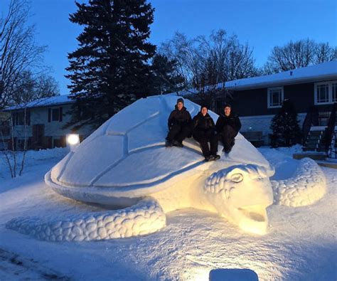 35 Funny Snow Sculptures That Happened This Winter