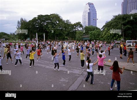 Bangkok Lumphini Park Aerobics Hi Res Stock Photography And Images Alamy