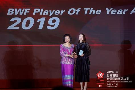 Видео 戴资颖tai tzu ying 低角度假动作慢镜头欣赏 канала 羽翎军badminton union. 黄雅琼直呼获得佳女很意外 笑言穿高跟鞋太累了_羽毛球_新浪竞技风暴_新浪网