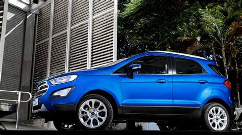 It's a 4 for comfort, dragged down more by its quality. Ford EcoSport Titanium 2020 photo