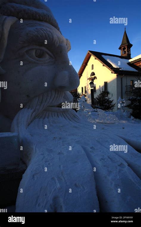 Ski Resort Winter Sculpture Hi Res Stock Photography And Images Alamy