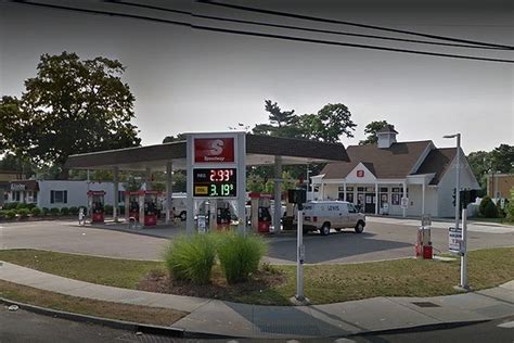 man scams commack gas station employee out of 100 scpd seeking suspect