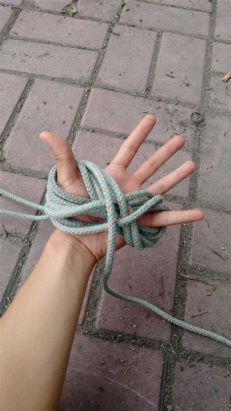怎么用绳子绑住自己收绳紧绳器 伤感说说吧