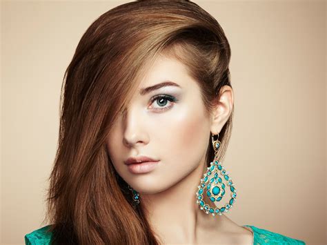 Beautiful Young Girl Jewelry And Accessories Perfect Makeup Wallpaper