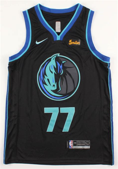 Jun 03, 2021 · joel embiid has a meniscus tear, boston made some major changes and luka doncic and trae young put on a show. Luka Doncic Signed Mavericks Jersey (JSA COA) | Pristine ...