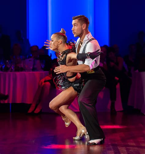 Timur imametdinov & nina bezzubova world championship latin vienna 2017 solo samba standing ovation. Der Jive von Timur Imametdinov & Nina Bezzubova Foto ...