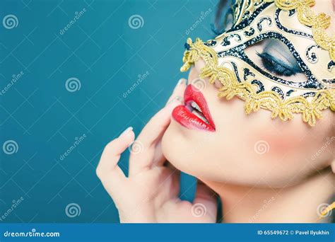 Mulher sexy Com Máscara Do Carnaval Foto de Stock Imagem de traje