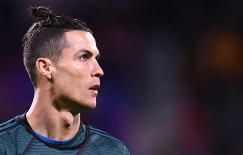 After much speculation about cristiano ronaldo's future this summer, the global soccer star started his fourth serie a season with juventus . Cristiano Ronaldo oficjalnie MILIARDEREM! Wyprzedził Kylie ...