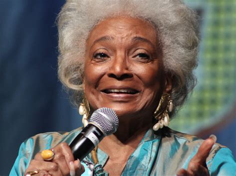 Nichelle Nichols Body Measurements Including Breasts Height And