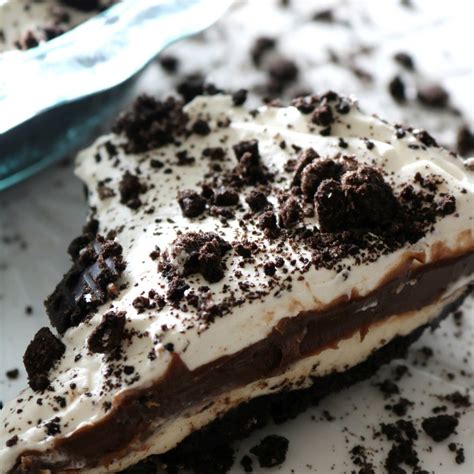 This baileys chocolate cream pie is smooth, creamy and set in an oreo crust with a layer of oreos to put the filling together, you'll start with the cream cheese and sugar and combine that until it's for the chocolate flavor in the pie, i used a combination of melted chocolate chips and cocoa powder. Oreo Chocolate Cheesecake Pie - Sugar n' Spice Gals