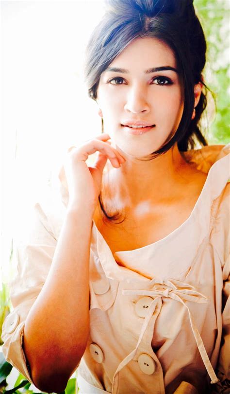 kriti sanon bollywood actress modeling career beauty