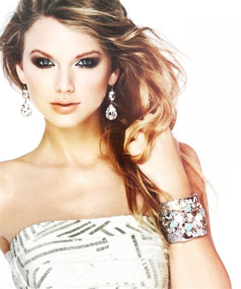 Taylor Swift A Bit Heavy On The Makeup Im My Opinion But Still Very