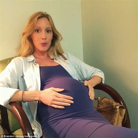 leah jenner shares new photo of her growing pregnancy belly daily sexiz pix
