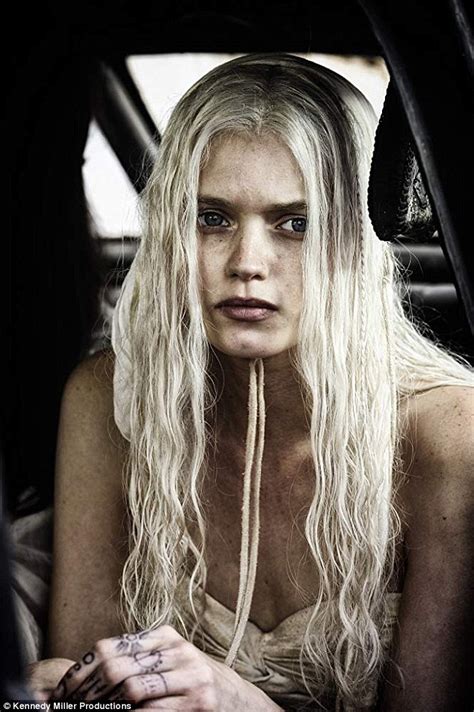 Abbey Lee Kershaw Strips Off Going Completely Naked In Edgy New Thriller Daily Mail Online