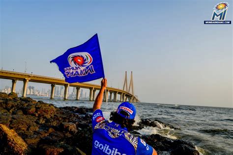 Mumbai Indians Flag The Pride Of The 5 Time Ipl Champions India Fantasy