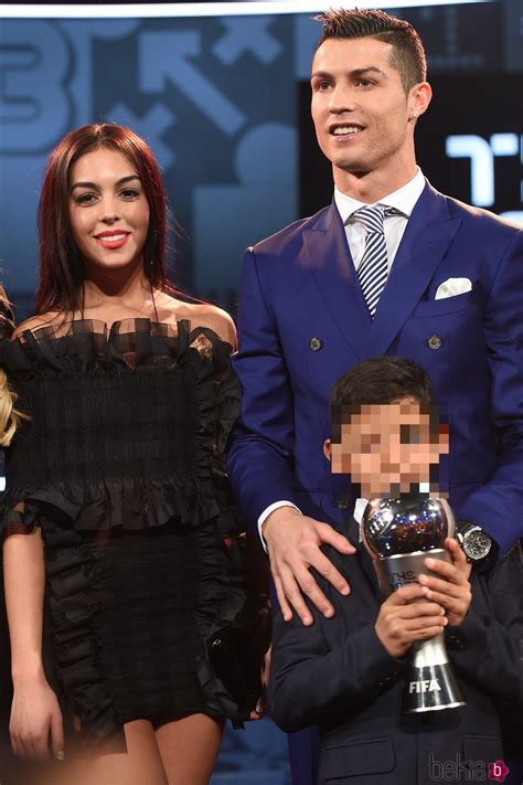 Cristiano Ronaldo Presenta Oficialmente A Su Novia Georgina Rodríguez