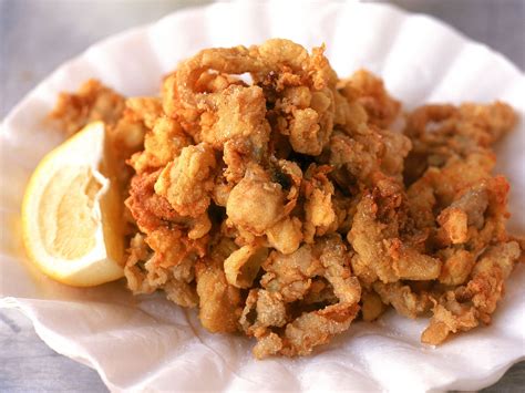 Clam bakes and lobster bakes are most often served with corn on the cob and red bliss potatoes. Deep Fried Clams Recipe