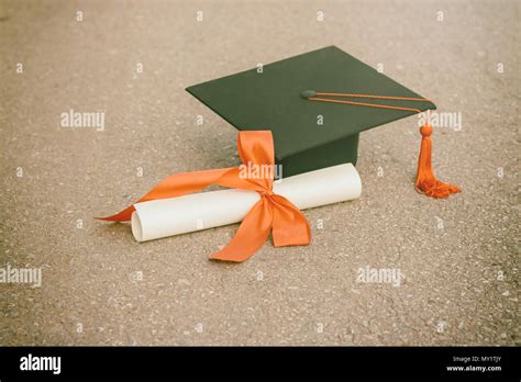 Graduation Cap Stockfotos Und Bilder Kaufen Alamy