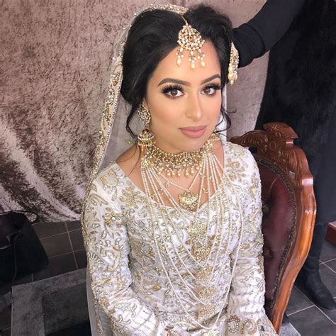 Anishasartistry Bridal Makeup Artist 🇬🇧👰 Asian Bridal Hair Asian