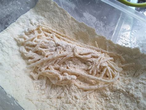 Bayam celup tepung adalah antara sayur celup tepung yang popular zaman saya belajar dulu. Cara membuat Cendawan Inoki Goreng Bersalut Tepung - My Resepi