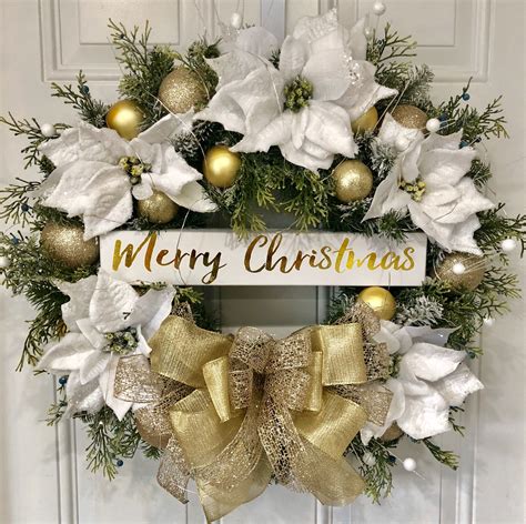 Gold And White Wreath Christmas Wreaths Christmas Wreaths Diy White
