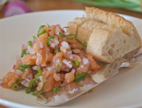 Check spelling or type a new query. Lachstatar mit Frühlingszwiebeln - Rezept