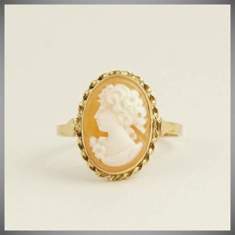 Vintage Carved Shell Cameo Ring 14k Yellow Gold Italian Shell Cameo