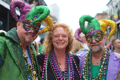 bourbon street mardi gras revelers new orleans louisiana usa mardi gras bourbon street