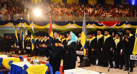 Rektor Unair Wisuda 2445 Lulusan Alumni Diharap Semangat Pantang