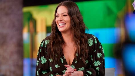 Ashley Graham Shows Her New Tummy With Stretch Marks After Giving