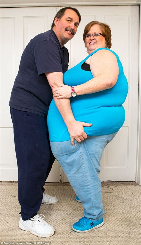 Webcam Model Gayla Neufeld Uses Her Eight Foot Belly To Find Love