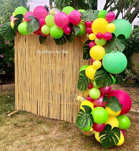 Decorate with balloon chandelier, balloon arch for a perfect celebration. Pin by Patsy Montesino on backdrops | Hawaiian party ...