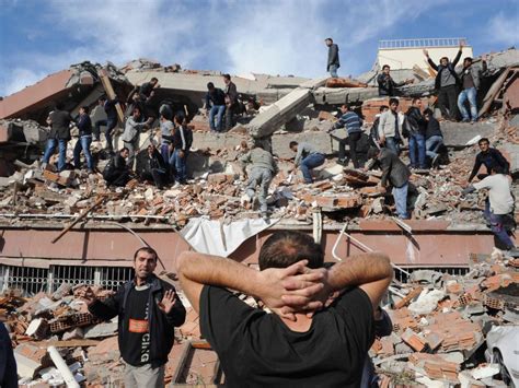 Terremoto in Turchia si temono 1000 vittime È il sisma più grave degli