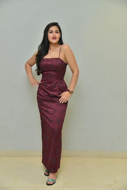 Indian Hot Actress Sexy Pictures Divya Prasanna Actress Sexy Cleavage