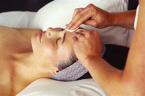 Deep Cleansing Facial Sixth Sense Beauty Clinic