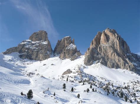 Cortina 's hotels events sports shopping and other activities of cortina d'ampezzo dolomites italy. Cortina d'Ampezzo, Italy - WhereToGoSkiing | WhereToGoSkiing