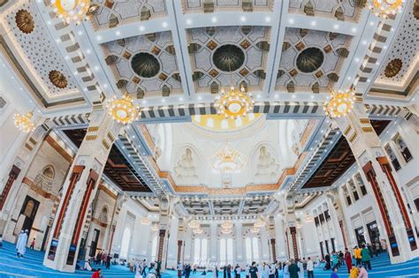 Keunikan masjid sri sendayan yang mempunyai ciri masjid nabawi dan taj mahal menjadi tarikan terbaharu masyarakat islam di negeri sembilan dan pelancong. Indahnya! Masjid Sri Sendayan, Negeri Sembilan Macam Taj ...