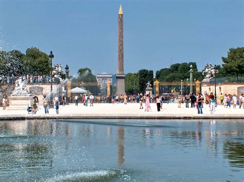 Parigi Giardini Di Tuileries Sullo Sfondo Lobelisco Di Luxor E L