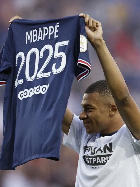 hat trick de Mbappé e gol 100 de Neymar PSG goleia e rebaixa Metz