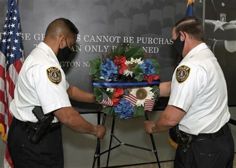 Dia Police Pause To Pay Respect Defense Intelligence Agency Article